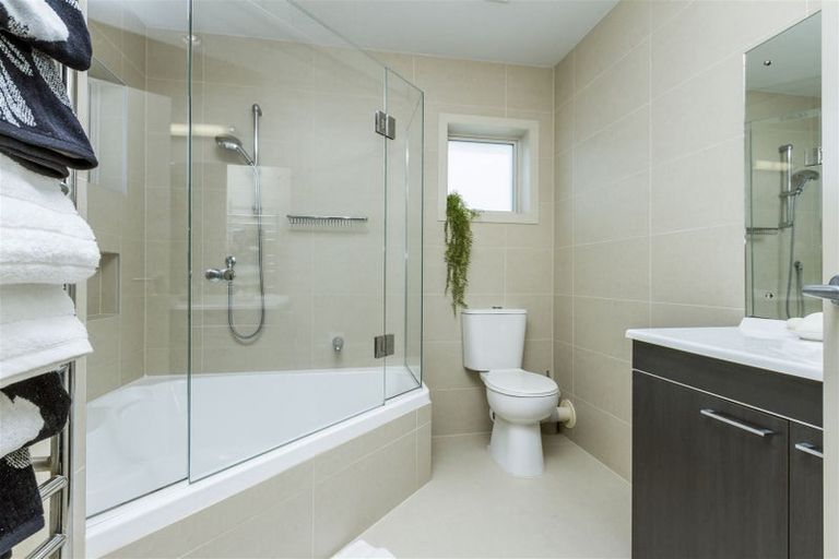 Photo of property in 99a Queen Street, Northcote Point, Auckland, 0627