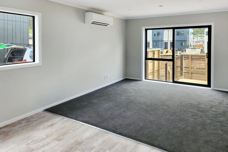 Photo of property in 4/64 Glen Road, Stokes Valley, Lower Hutt, 5019