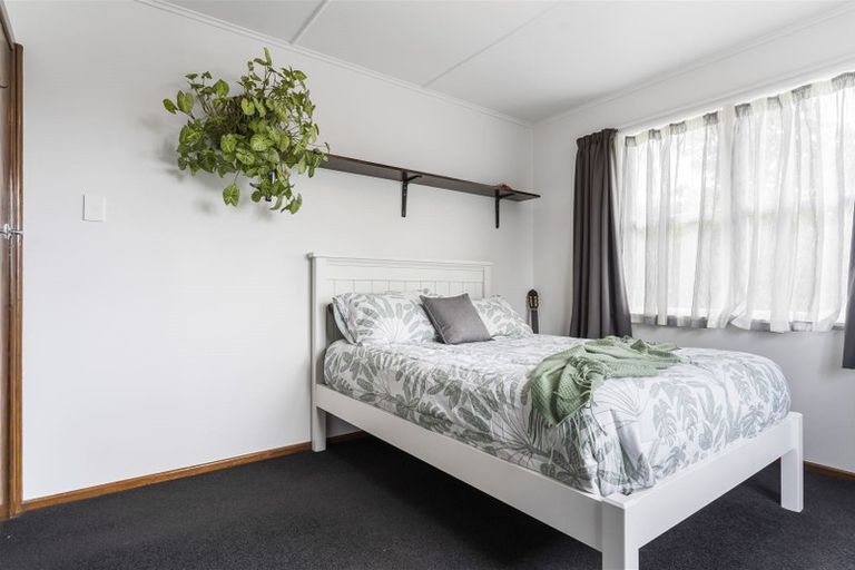 Photo of property in 50 Seymour Road, Sunnyvale, Auckland, 0612