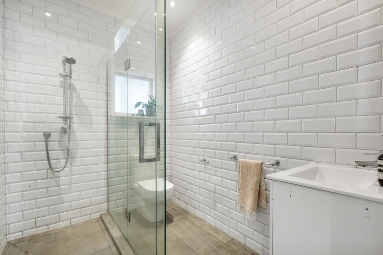 Photo of property in 1018 Great North Road, Point Chevalier, Auckland, 1022