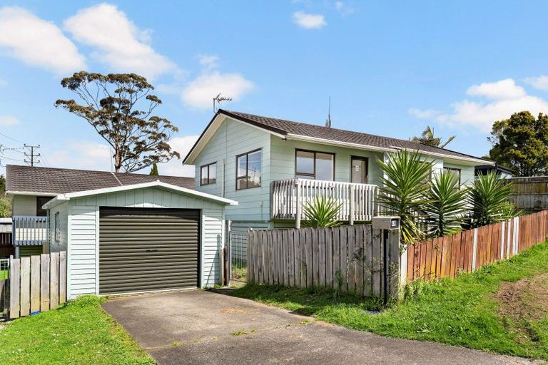Photo of property in 49 Meadowvale Rise, Titirangi, Auckland, 0604