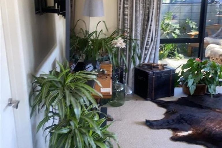 Photo of property in 3a Marchant Place, Westown, New Plymouth, 4310