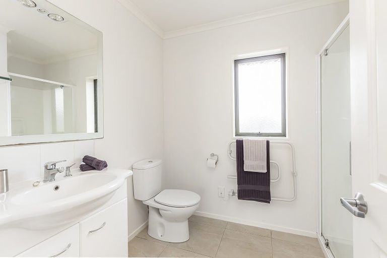 Photo of property in 52 Miles Crescent, Newlands, Wellington, 6037