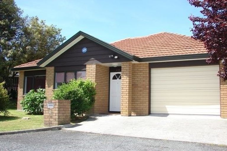 Photo of property in 2/3 Elmwood Place, Manurewa, Auckland, 2102