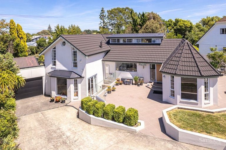 Photo of property in 2 Burtts Road, Durie Hill, Whanganui, 4500