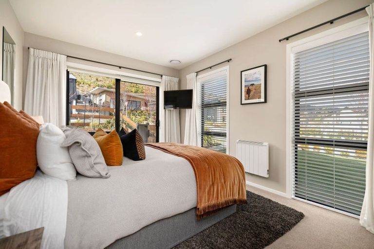 Photo of property in 3 Brodie Avenue, Arrowtown, 9302