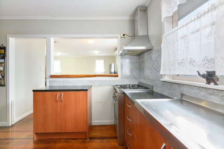 Photo of property in 7 Enderby Drive, Te Atatu Peninsula, Auckland, 0610