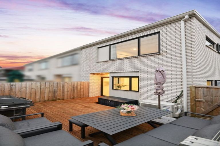 Photo of property in 32a Titoki Street, Te Atatu Peninsula, Auckland, 0610