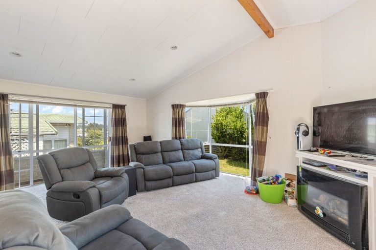 Photo of property in 2/3 Sandel Rise, Merrilands, New Plymouth, 4312