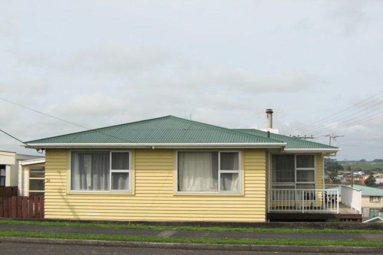 Photo of property in 12a-b Hughson Street, Waitara, 4320