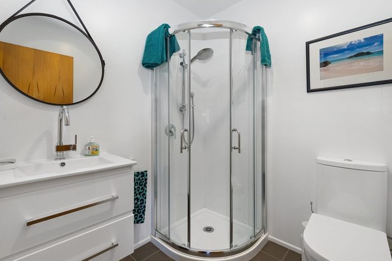 Photo of property in 300 Forest Hill Road, Waiatarua, Auckland, 0612