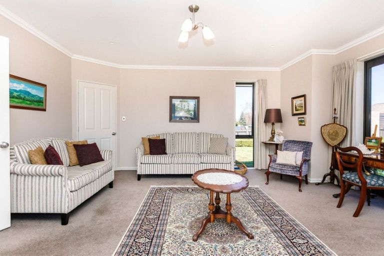 Photo of property in 35 Mcphee Street, Dannevirke, 4930