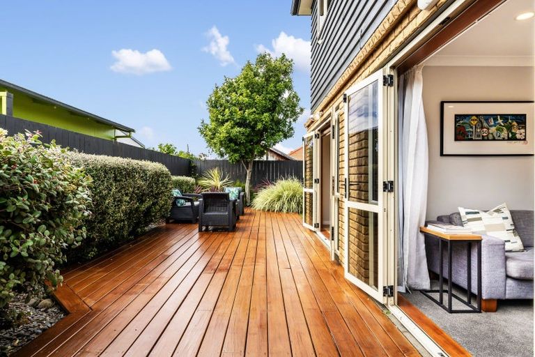 Photo of property in 5b Kawau Road, Greenlane, Auckland, 1061