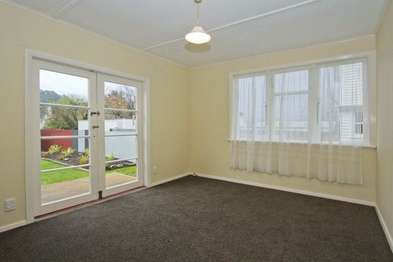 Photo of property in 86 Seddon Street, Naenae, Lower Hutt, 5011