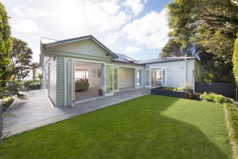 Photo of property in 68 St Michaels Avenue, Point Chevalier, Auckland, 1022