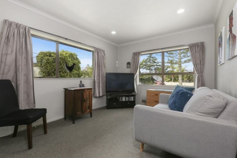 Photo of property in 12 Cyclades Place, Shelly Park, Auckland, 2014