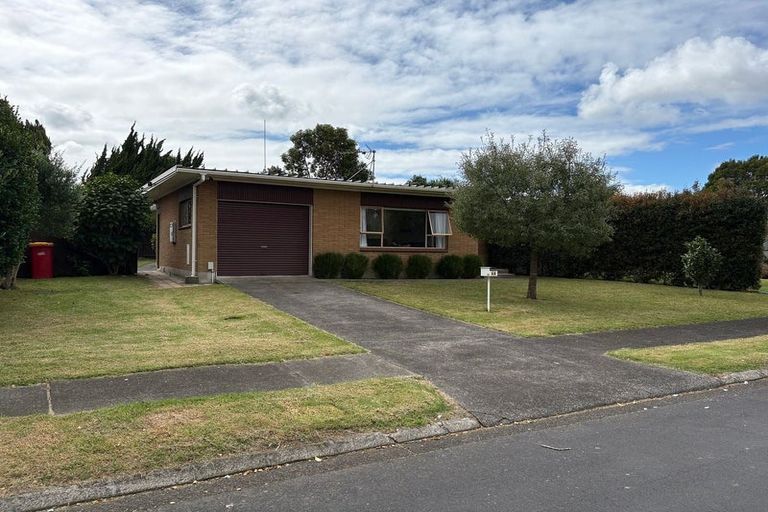 Photo of property in 6a Tatua Place, Conifer Grove, Takanini, 2112