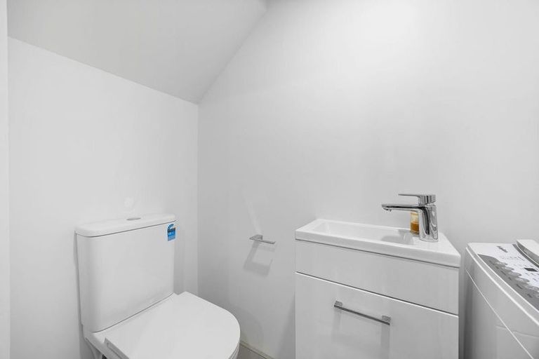 Photo of property in 5/9 Flanshaw Road, Te Atatu South, Auckland, 0610
