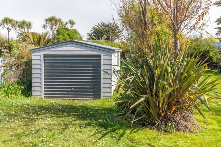 Photo of property in 173 Kahukura Avenue, Waitarere Beach, Levin, 5510