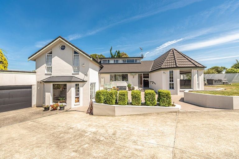 Photo of property in 2 Burtts Road, Durie Hill, Whanganui, 4500