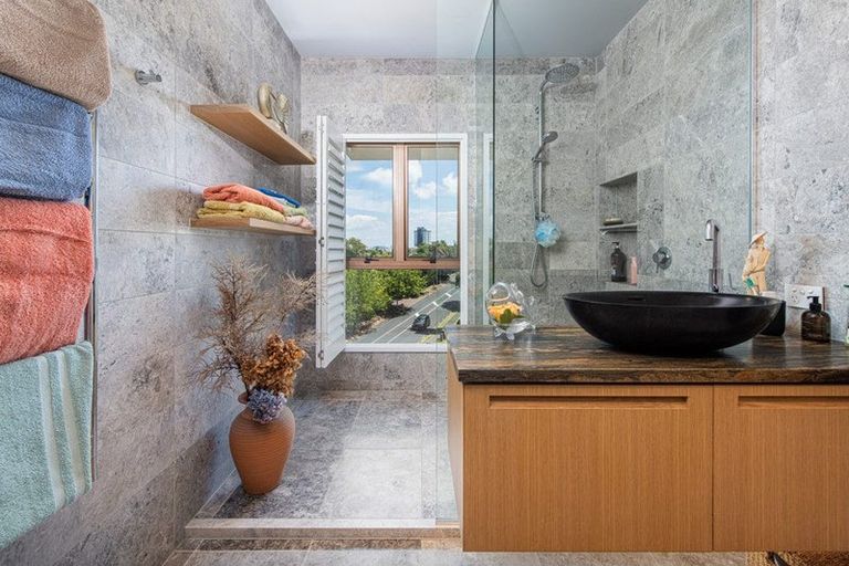 Photo of property in 4/6a The Promenade, Takapuna, Auckland, 0622