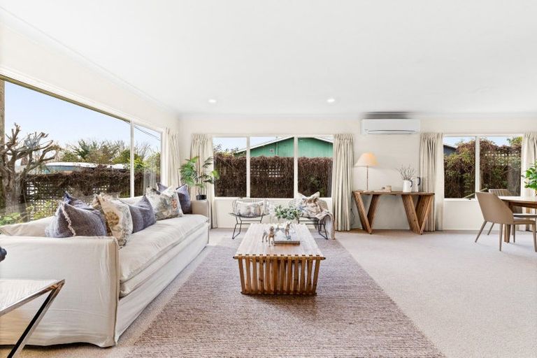 Photo of property in 2 Guthrie Road, Havelock North, 4130