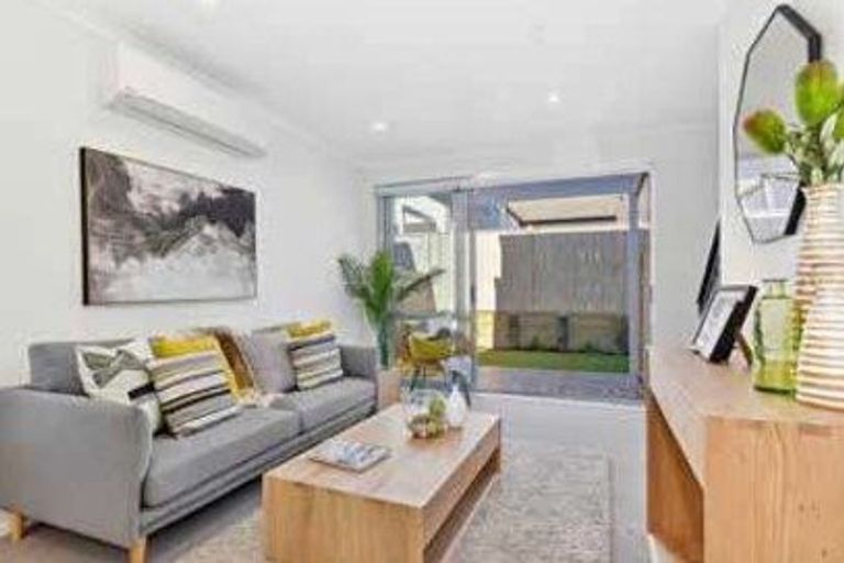 Photo of property in 10 Paterae Lane, Flat Bush, Auckland, 2019