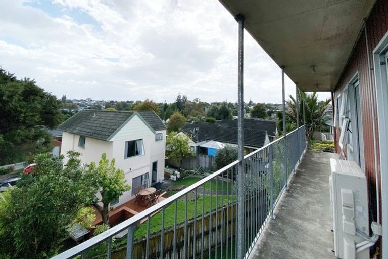 Photo of property in 28 Awaroa Road, Sunnyvale, Auckland, 0612