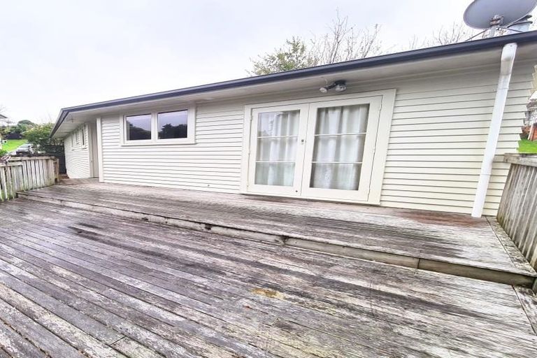 Photo of property in 20 Hartley Terrace, Massey, Auckland, 0614