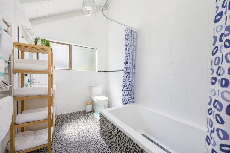 Photo of property in 1126 Whangaparaoa Road, Tindalls Beach, Whangaparaoa, 0930