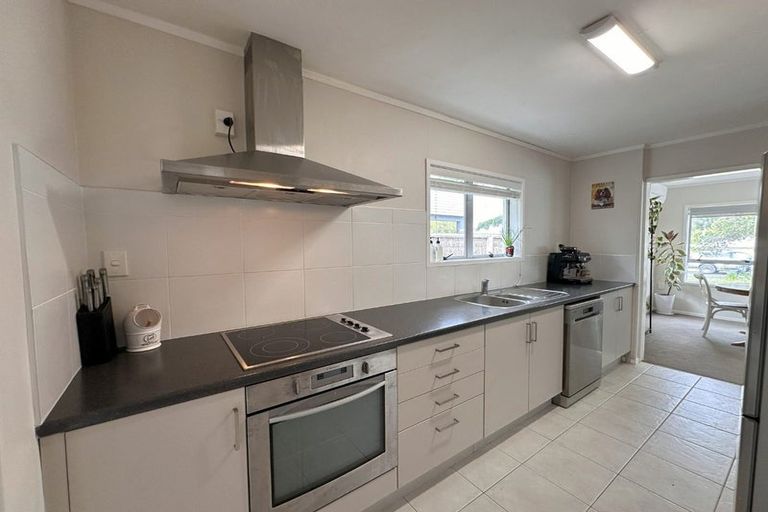 Photo of property in 1/10 Salem Place, Torbay, Auckland, 0630