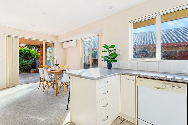 Photo of property in 57 Kingdale Road, Henderson, Auckland, 0610