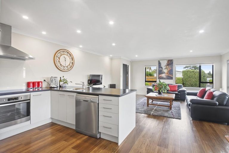 Photo of property in 7 Vela Place, Clarks Beach, 2122