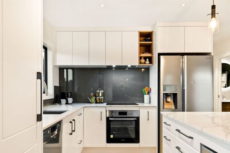 Photo of property in 3/163 Hobsonville Road, West Harbour, Auckland, 0618