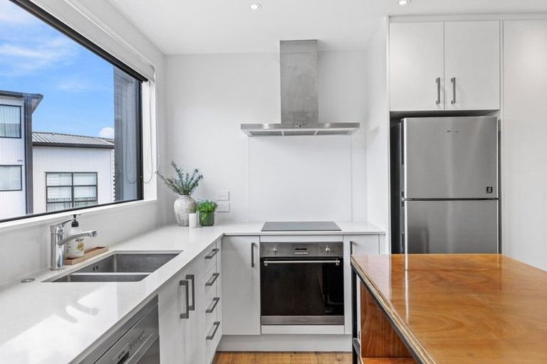 Photo of property in 18 Memorial Park Lane, Hobsonville, Auckland, 0618