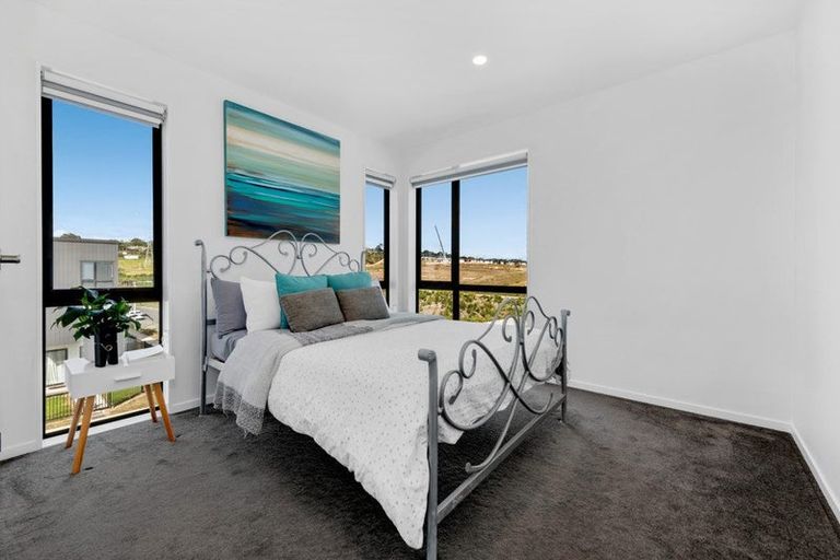 Photo of property in 28 Treeline Lane, Flat Bush, Auckland, 2019