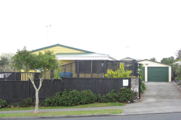 Photo of property in 40 Poplar Grove, Whalers Gate, New Plymouth, 4310