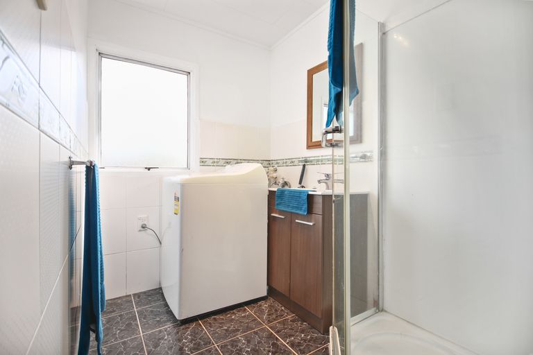 Photo of property in 11 Landsdale Place, Massey, Auckland, 0614