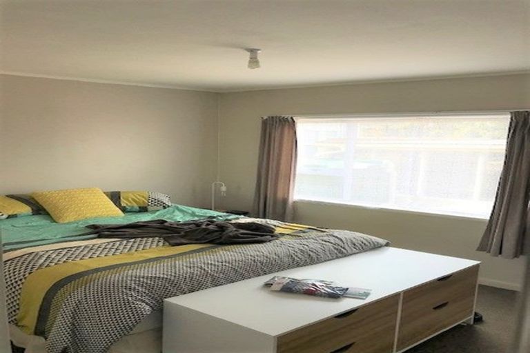 Photo of property in 68 Hobsonville Road, West Harbour, Auckland, 0618