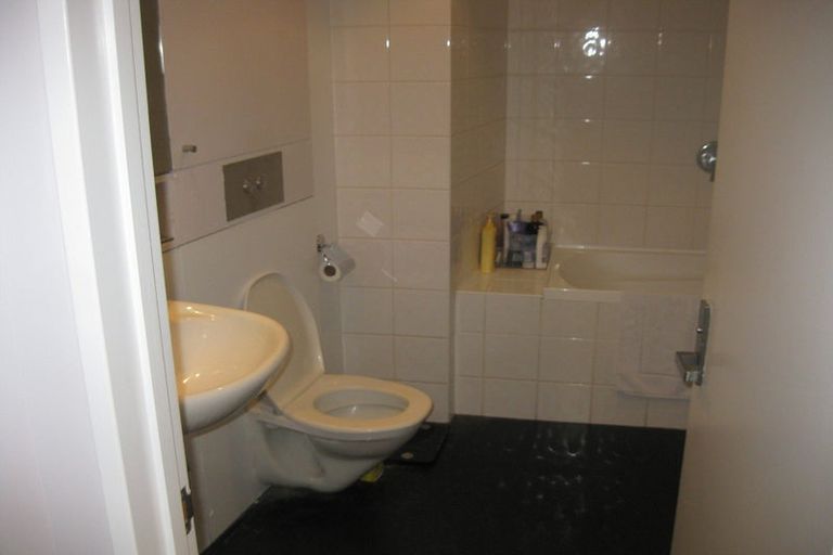 Photo of property in Gerondis Bldg Apartments, 407/60 Willis Street, Wellington Central, Wellington, 6011