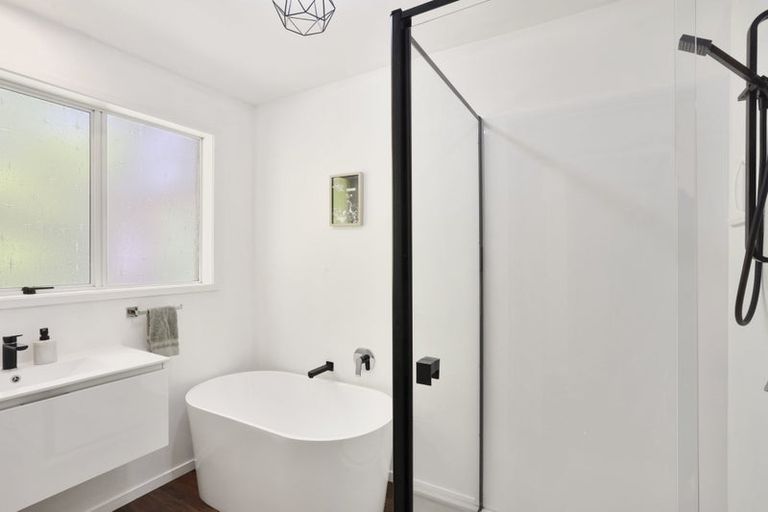 Photo of property in 2/38a Greers Road, Burnside, Christchurch, 8041