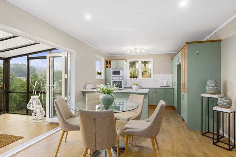 Photo of property in 8 Intrepid Place, Torbay, Auckland, 0630