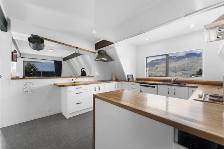 Photo of property in 40 Avalon Crescent, Fernhill, Queenstown, 9300