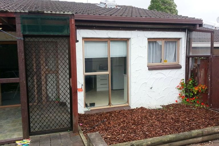 Photo of property in 2/550 Glenfield Road, Glenfield, Auckland, 0629