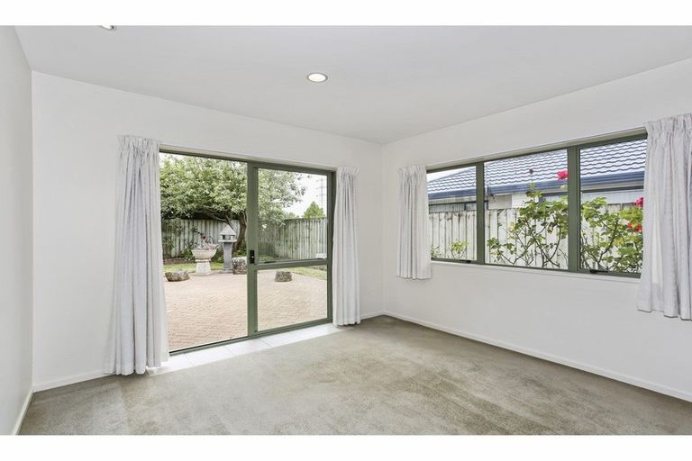 Photo of property in 9 Len Garlick Place, Pahurehure, Papakura, 2113