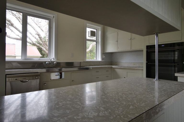 Photo of property in 42 Cashmere Avenue, Khandallah, Wellington, 6035