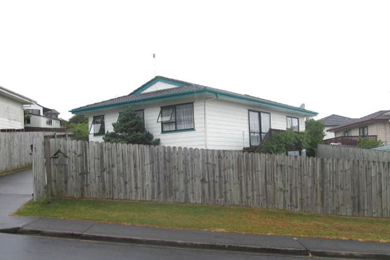 Photo of property in 3 Kupari Place, Totara Vale, Auckland, 0629