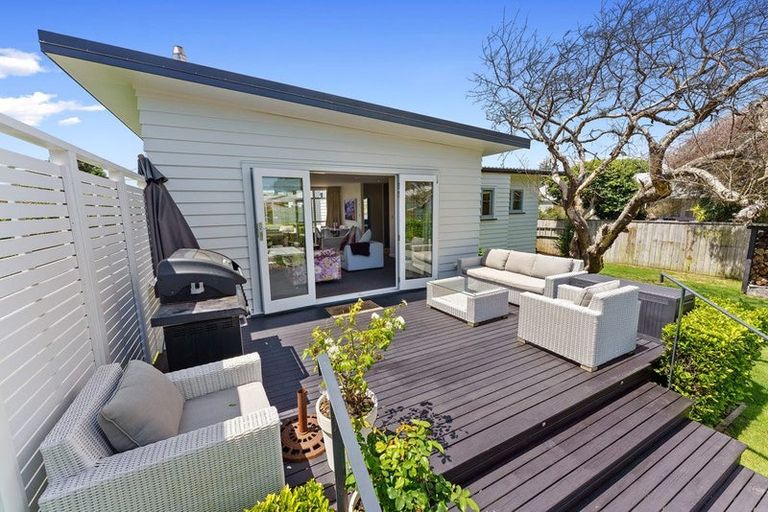 Photo of property in 26 Rauparaha Street, Waikanae Beach, Waikanae, 5036