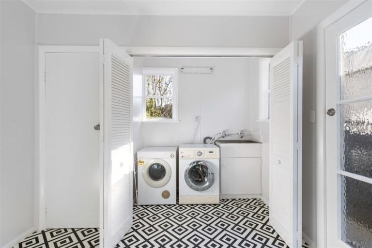 Photo of property in 88 Black Rock Road, Newlands, Wellington, 6037