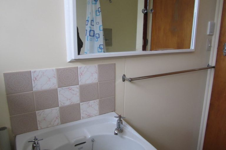 Photo of property in 1/15 Mangaroa Hill Road, Maoribank, Upper Hutt, 5018